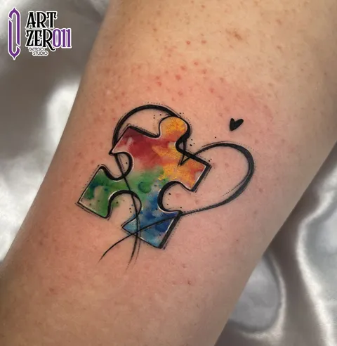 Peça de quebra-cabeça em aquarela com as cores do arco-íris, ligada a um coração em traço preto