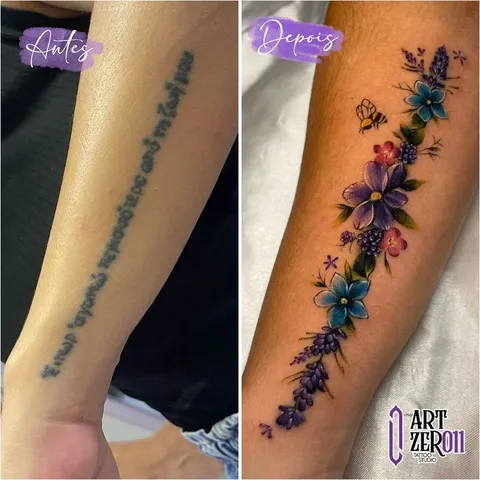 Antes e depois: frase escrita ao longo do antebraço, coberta por um ramo de flores coloridas