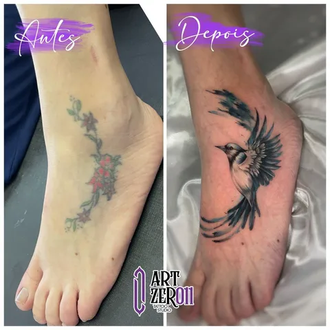 Antes e depois: ramo de flores antigo no peito do pé, coberto por um pássaro em preto e azul