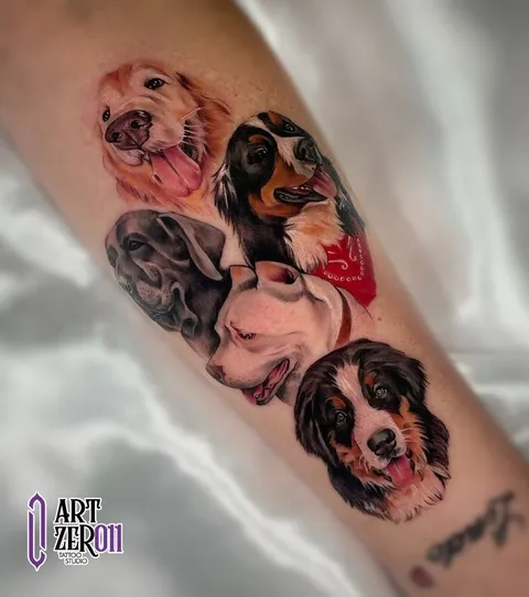 Retratos coloridos de cinco cachorros juntos, no antebraço