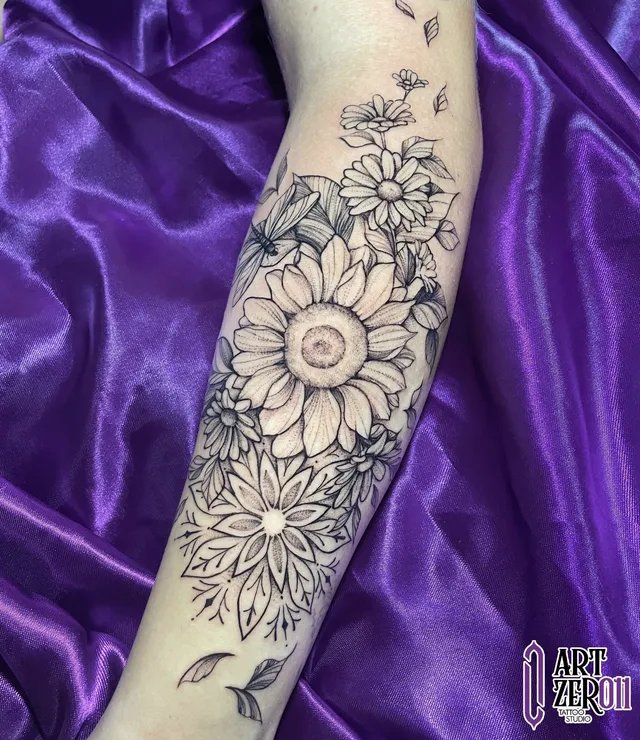 Girassol e flores em traço fino, no antebraço